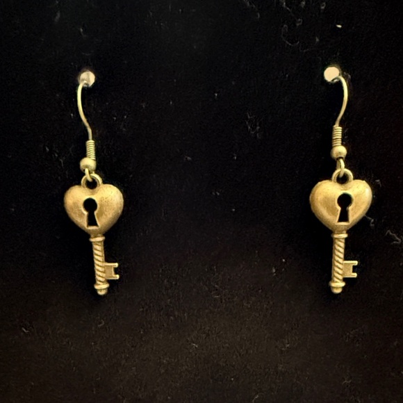 Cynthia’s Creations Jewelry - Copper Keys To Success Earrings

BUNDLE PURCHASE MORE & SAVE ON SHIPPING!